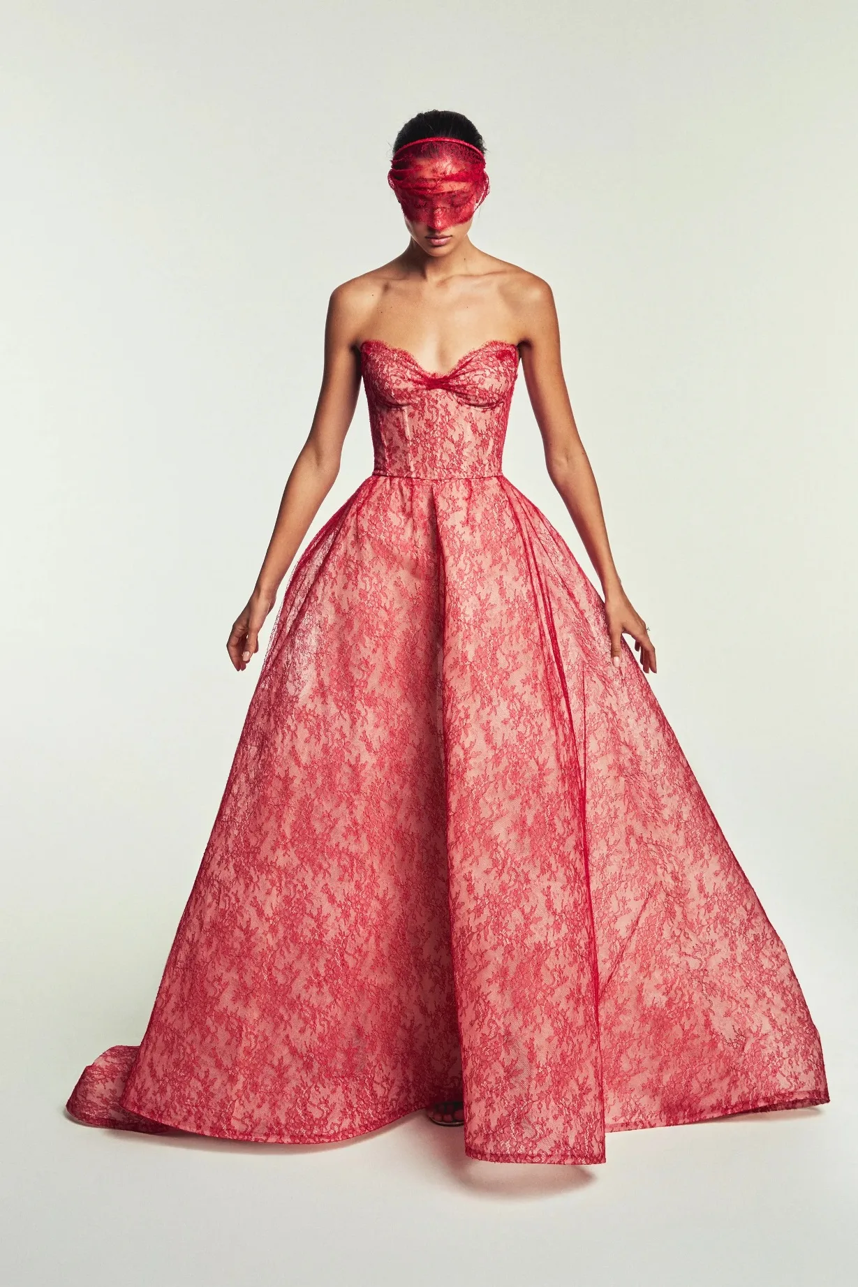 07_MoniqueLhuillierSpring2027Bridal_Rouge
