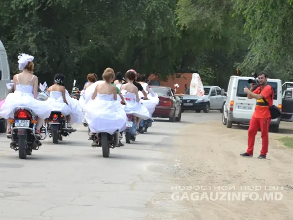 O paradă fabuloasă a mireselor din Ciadîr-Lunga
