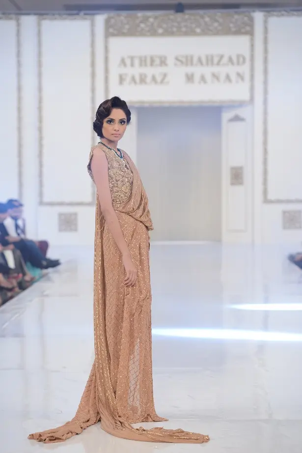Designer-ul din Pakistan Faraz Manan