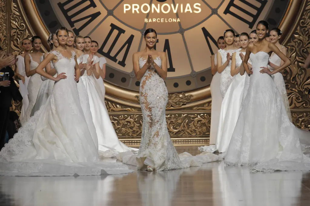 Atelier Pronovias 2016 Bridal Show Ирина Шейк