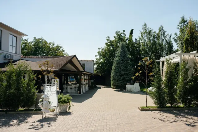 Restaurant "Casa Neamului"