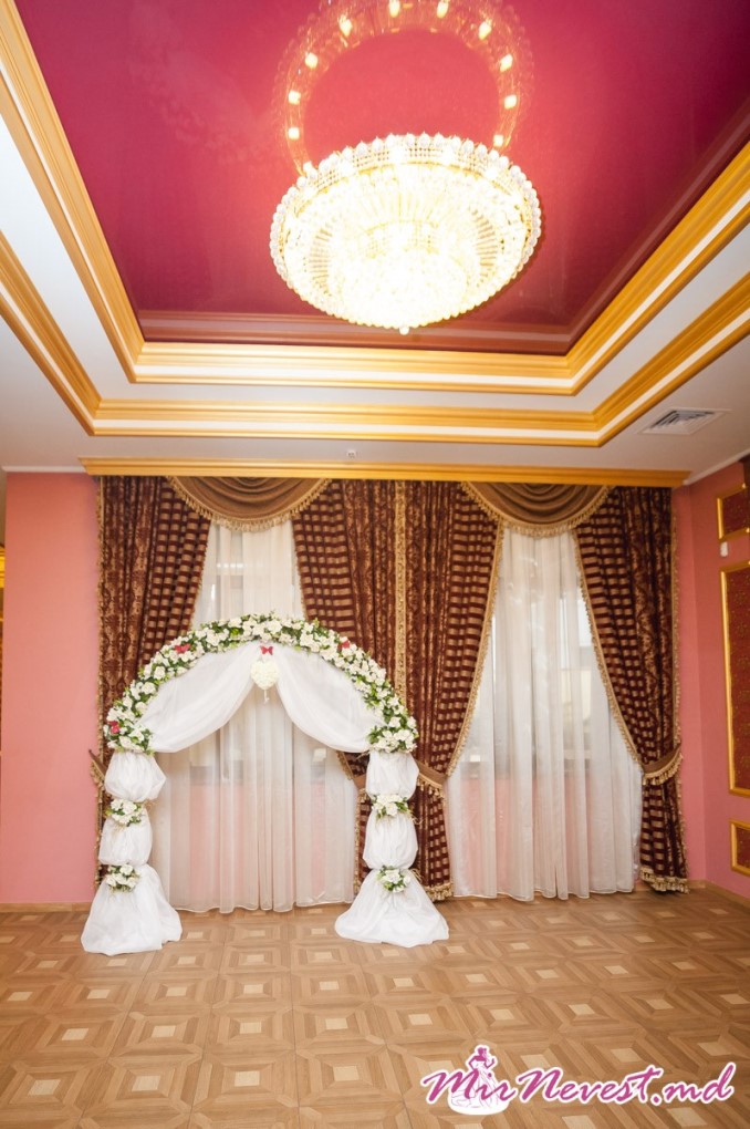 Ресторан Majestic, зал Bordo Hall